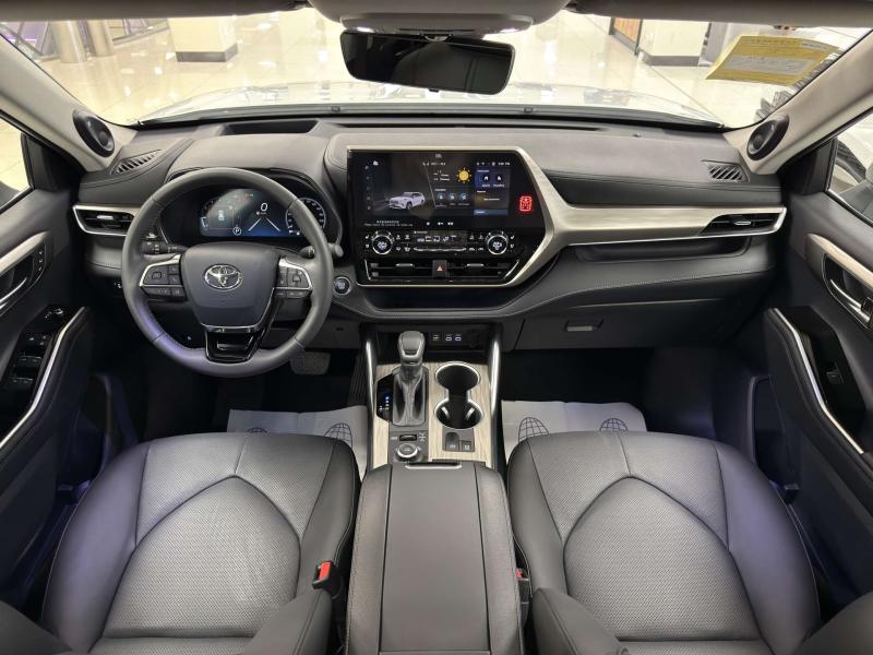 Toyota Highlander III (U50) Рестайлинг Бензин 2 л. 220 л.с. автомат полный