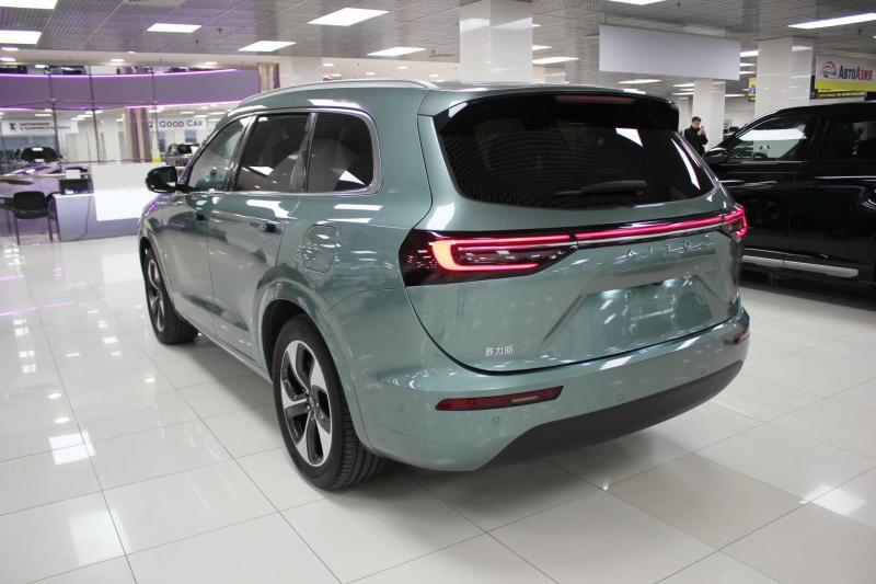 Aito M7 I Гибрид 1.5 л. 272 л.с. автомат задний