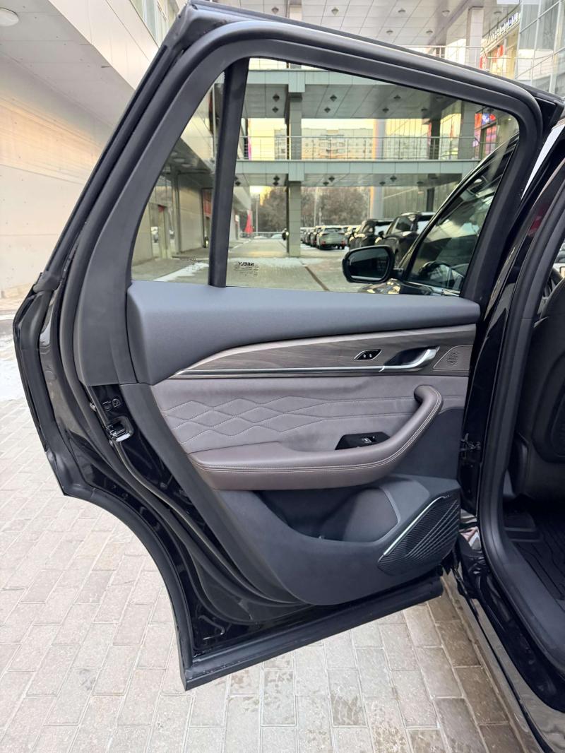 Geely Monjaro  Бензин 2 л. 238 л.с. автомат полный