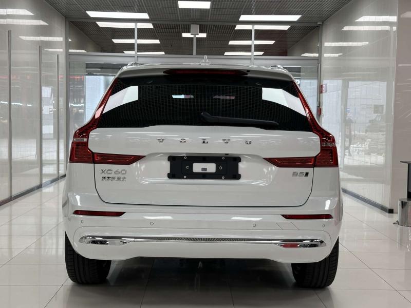 Volvo XC60 2 поколение [рестайлинг] 2.0 AT (250 л.с.)