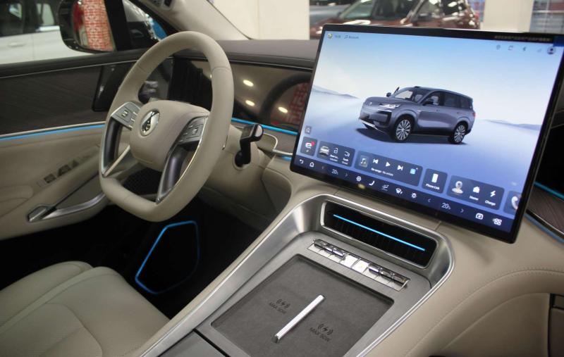 Denza N9 1 поколение 2.0 л. 925 л.с. (680 кВт) 