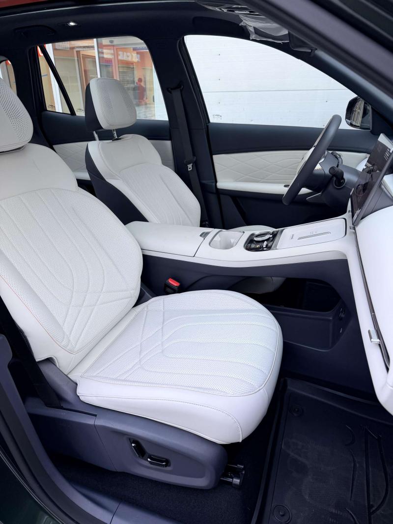 Geely Galaxy Starship 7 1 поколение 1,5 л  218 л.с. гибрид