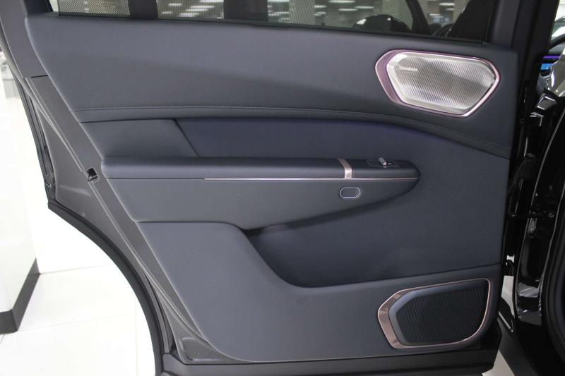 Lynk & Co 900 Поколение 1 AT Гибрид 2 л. (720 л.с.)