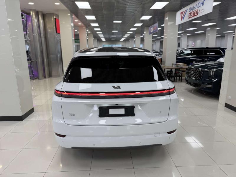 LiXiang L7 I Рестайлинг Гибрид 1496 см3 449 л.с. (330 кВт) автоматическая полный