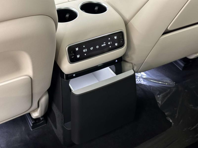 LiXiang L9  Гибрид 1.5 л. 449 л.с. автомат полный