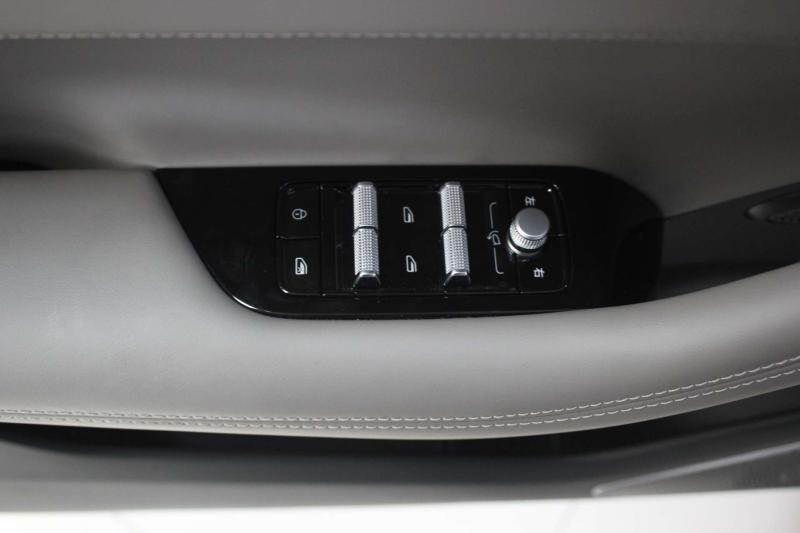Geely Atlas Pro  Бензин 1.5 л. 177 л.с. автомат передний