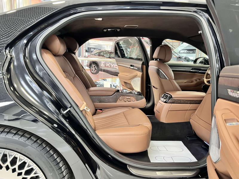 Genesis G90 I Рестайлинг Бензин 3.8 л. 309 л.с. автомат полный