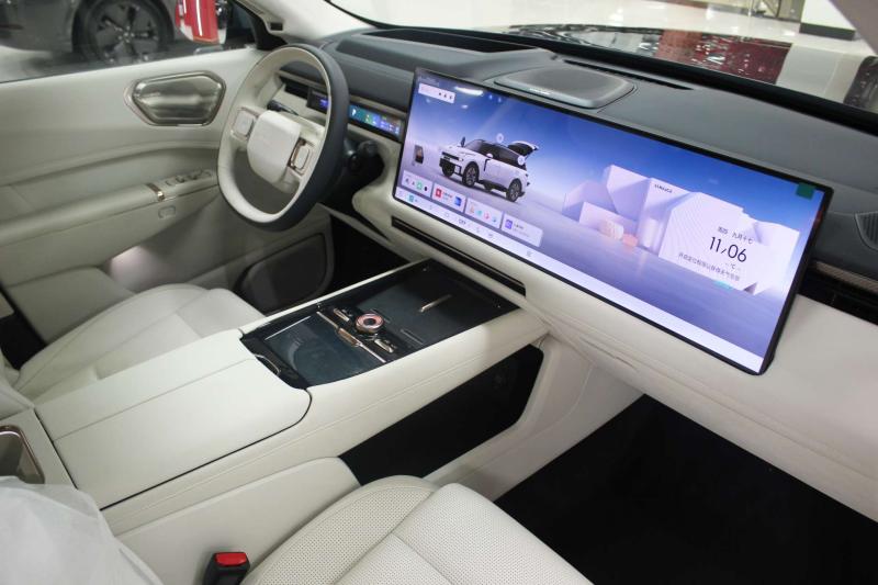 Lynk & Co 900 Поколение 1 2.0h 734 л.с