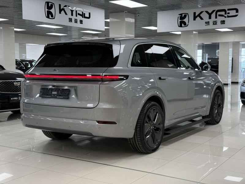 LiXiang L7 I Рестайлинг Гибрид 1.5 л. 449 л.с. автомат полный