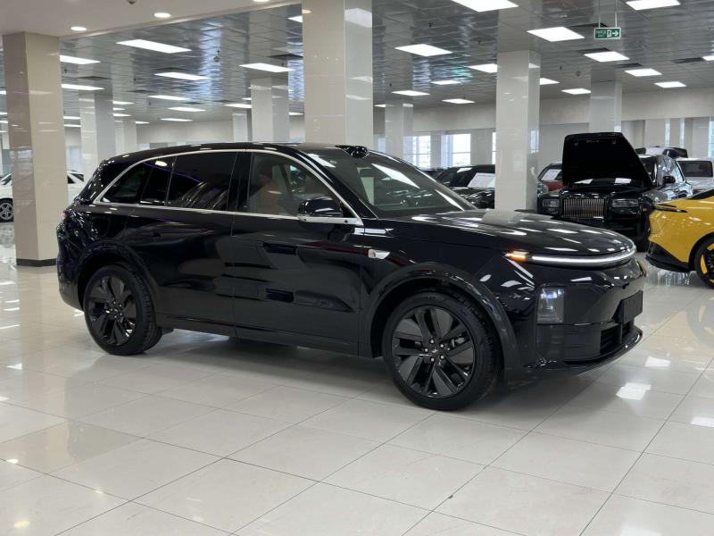LiXiang L6  Гибрид 1.5 л. 408 л.с. автомат полный