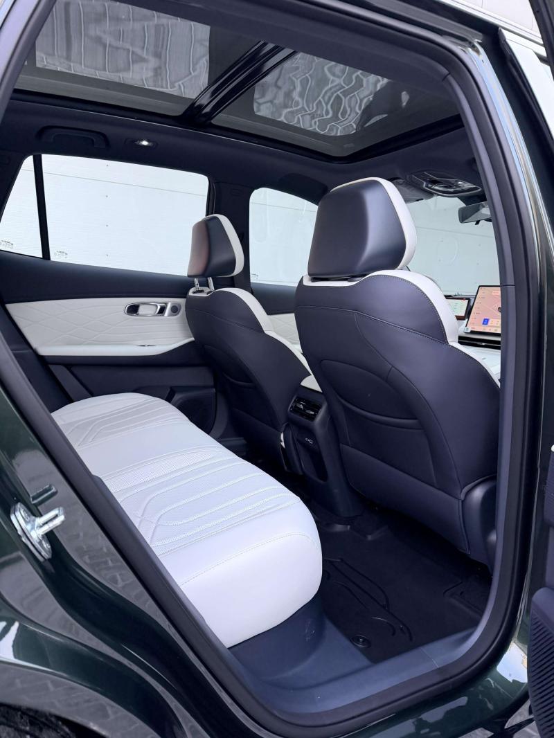 Geely Galaxy Starship 7 1 поколение 1,5 л  218 л.с. гибрид