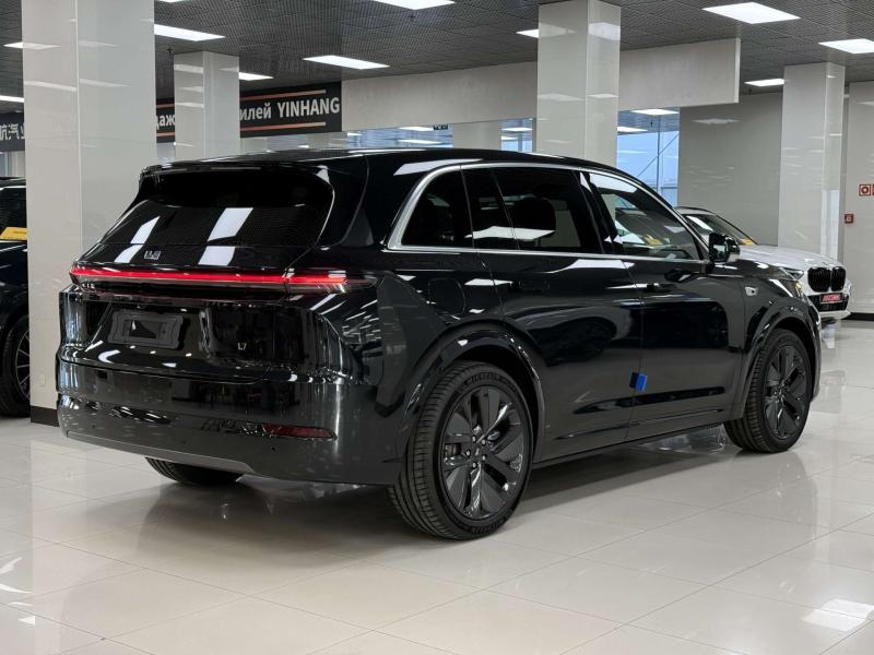 LiXiang L7 I Рестайлинг Гибрид 1.5 л. 449 л.с. автомат полный