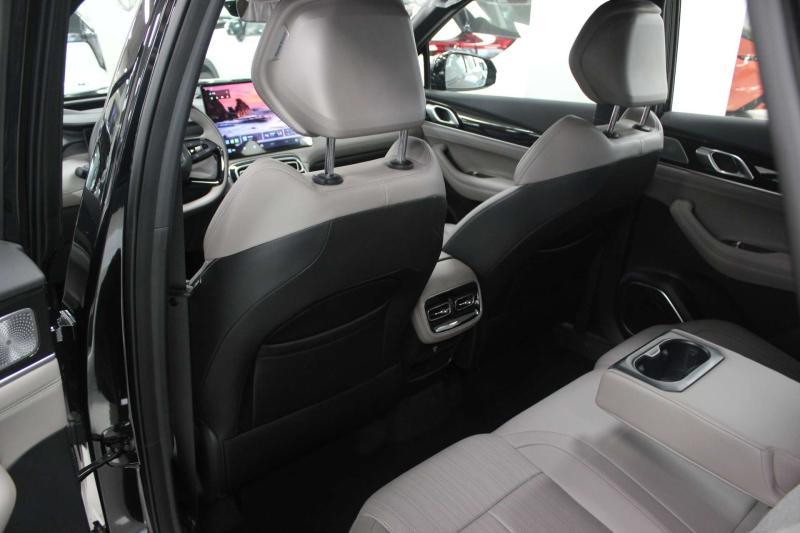 Geely Atlas Pro  Бензин 1.5 л. 177 л.с. автомат передний