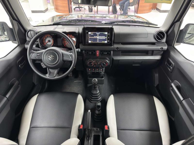 Suzuki Jimny III Рестайлинг 2 Бензин 1328 см3 85 л.с. (63 кВт) механическая задний