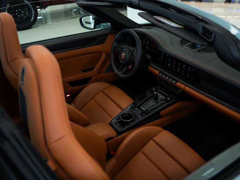 Porsche 911 VIII (992) Рестайлинг Гибрид 3.6 л. 541 л.с. робот полный