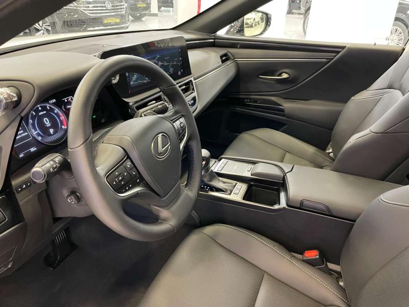 Lexus ES 7 поколение [рестайлинг] 2.5 AT (200 л.с.)