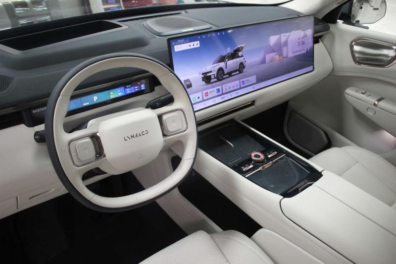 Lynk & Co 900 Поколение 1 2.0h 734 л.с