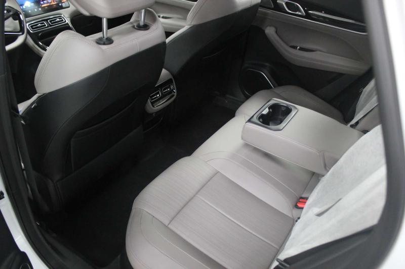 Geely Atlas Pro  Бензин 1.5 л. 177 л.с. автомат передний