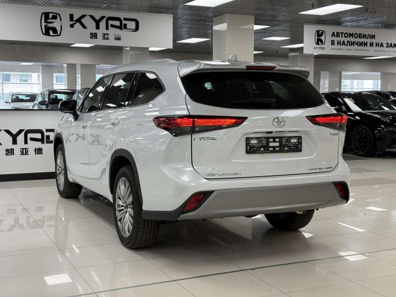 Toyota Highlander III (U50) Рестайлинг Бензин 2 л. 220 л.с. автомат полный