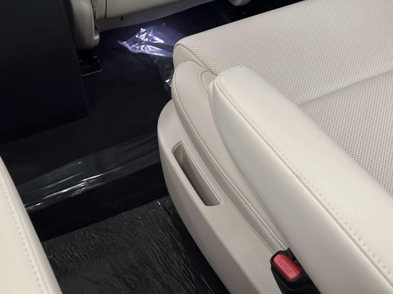 LiXiang L9  Гибрид 1.5 л. 449 л.с. автомат полный