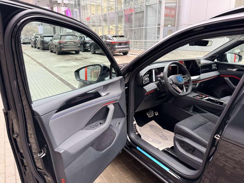 Volkswagen Tiguan III (China Market) Бензин 2 л. 220 л.с. робот полный