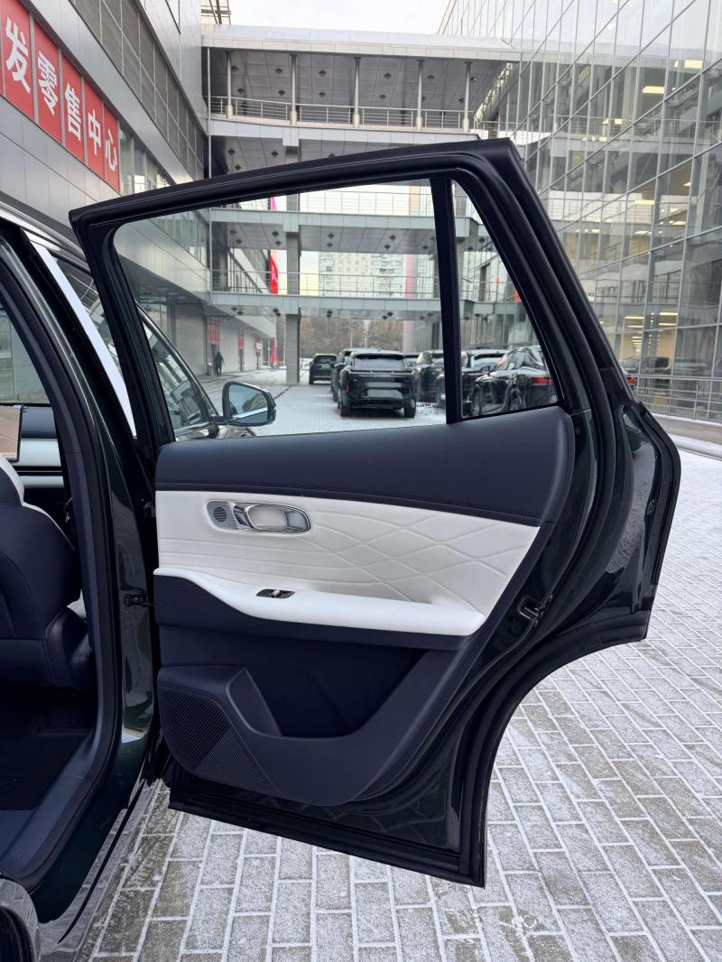 Geely Galaxy Starship 7 1 поколение 1,5 л  218 л.с. гибрид