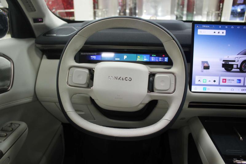 Lynk & Co 900 Поколение 1 2.0h 734 л.с