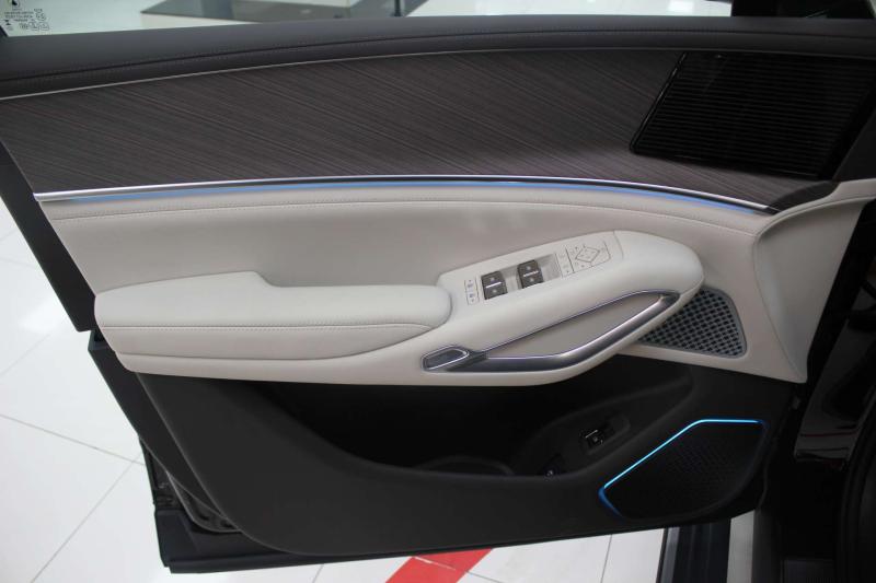 Denza N9 1 поколение 2.0 л. 925 л.с. (680 кВт) 