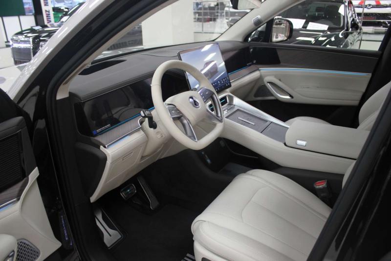 Denza N9 1 поколение 2.0 л. 925 л.с. (680 кВт) 