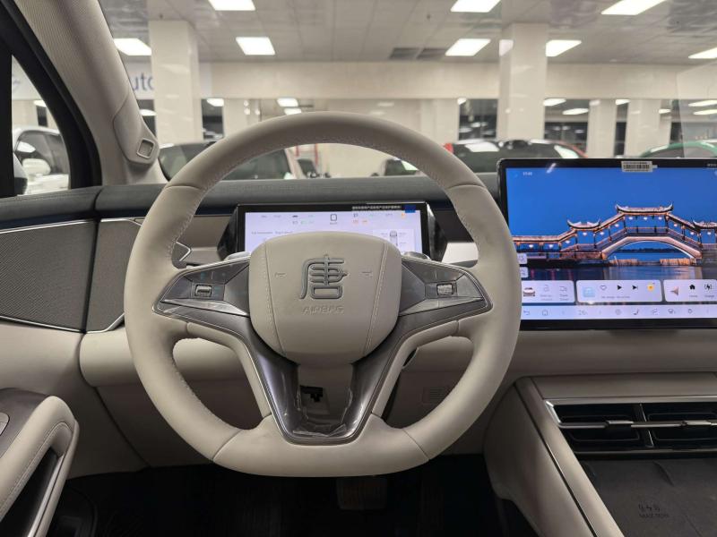 BYD Tang L 1 поколение 1.5 л, 700 л.с., гибрид