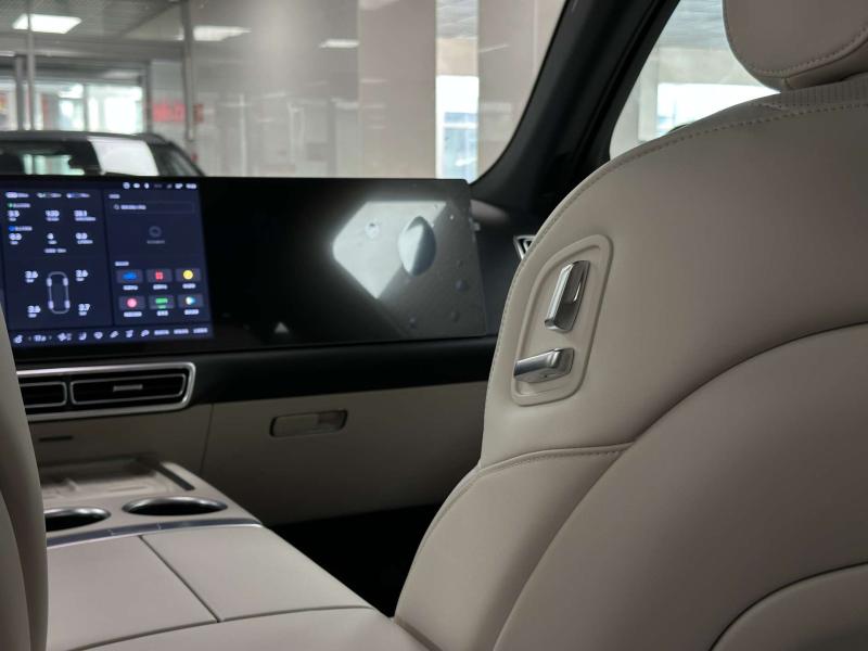 LiXiang L7 I Рестайлинг Гибрид 1.5 л. 449 л.с. автомат полный