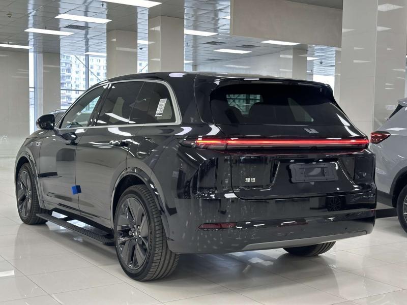 LiXiang L7 I Рестайлинг Гибрид 1.5 л. 449 л.с. автомат полный