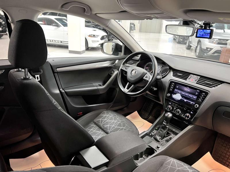 Skoda Octavia 3 поколение [рестайлинг] 1.8 TSI DSG (180 л.с.)