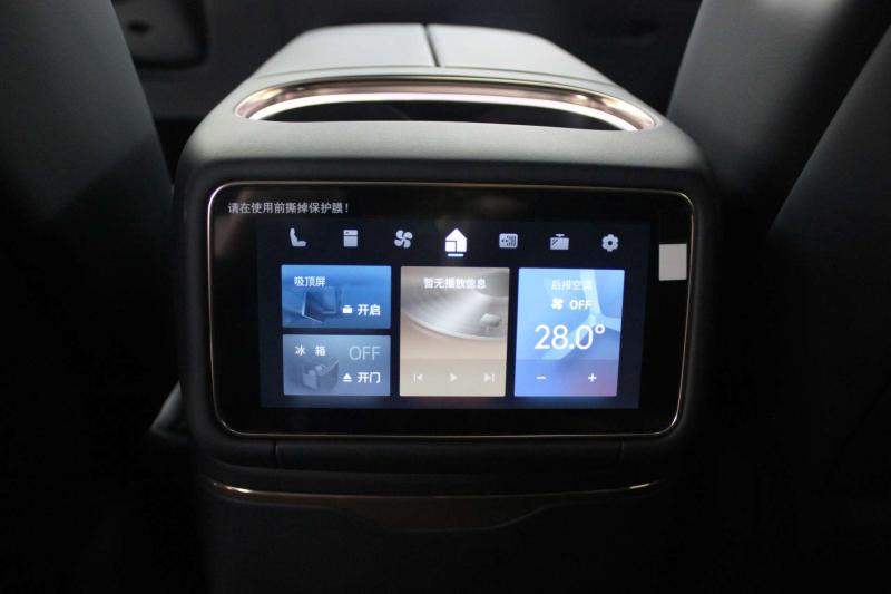 Lynk & Co 900 Поколение 1 2.0h 884 л.с.