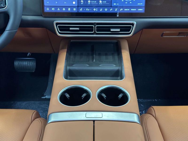LiXiang L7 I Рестайлинг Гибрид 1.5 л. 449 л.с. автомат полный