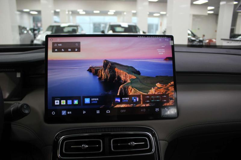 Geely Atlas Pro  Бензин 1.5 л. 177 л.с. автомат передний