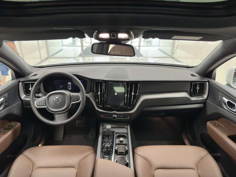 Volvo XC60 2 поколение [рестайлинг] 2.0 AT (250 л.с.)