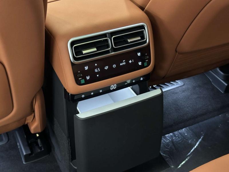 LiXiang L7 I Рестайлинг Гибрид 1.5 л. 449 л.с. автомат полный