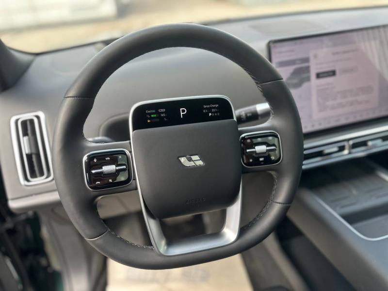 LiXiang L8 I Рестайлинг Гибрид 1.5 л. 449 л.с. автомат полный
