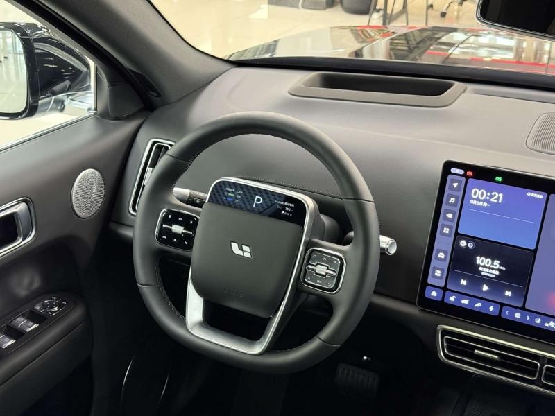 LiXiang L9 I Рестайлинг Гибрид 1.5 л. 449 л.с. автомат полный
