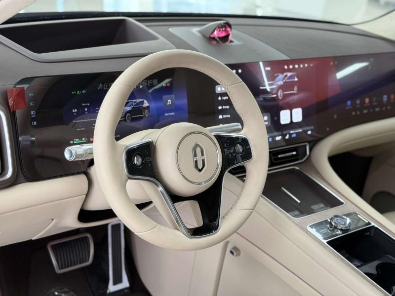 Aito M9  Гибрид 1.5 л. 496 л.с. автомат полный