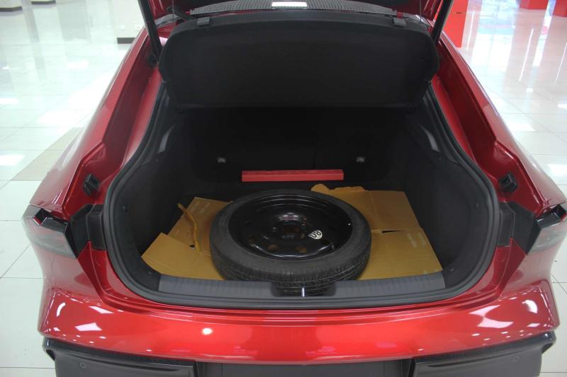 Changan UNI-V  Бензин 1.5 л. 181 л.с. робот передний