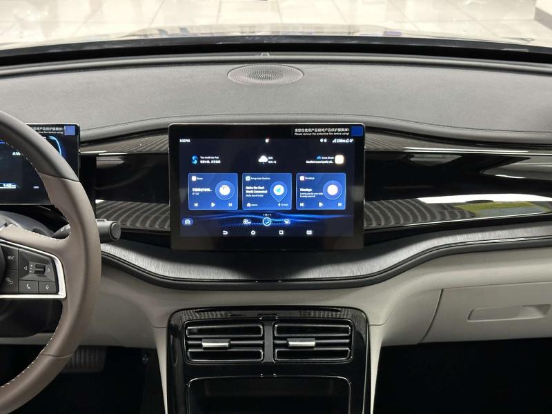 BYD Qin III Гибрид 1.5 л. 218 л.с. автомат передний