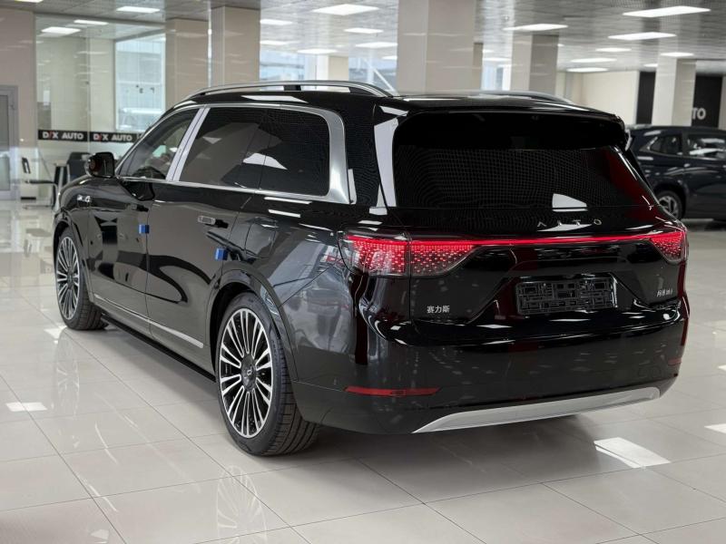 Aito M9  Гибрид 1.5 л. 496 л.с. автомат полный