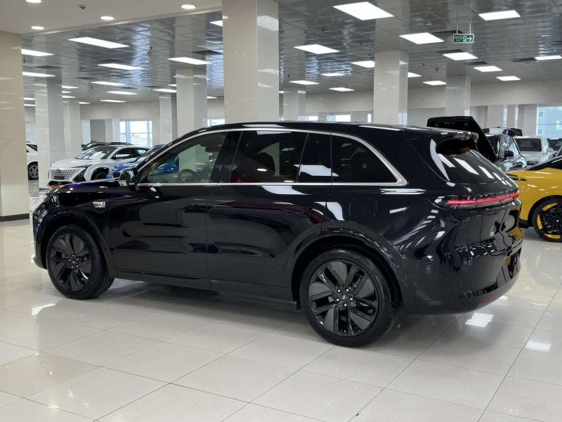 LiXiang L6  Гибрид 1.5 л. 408 л.с. автомат полный