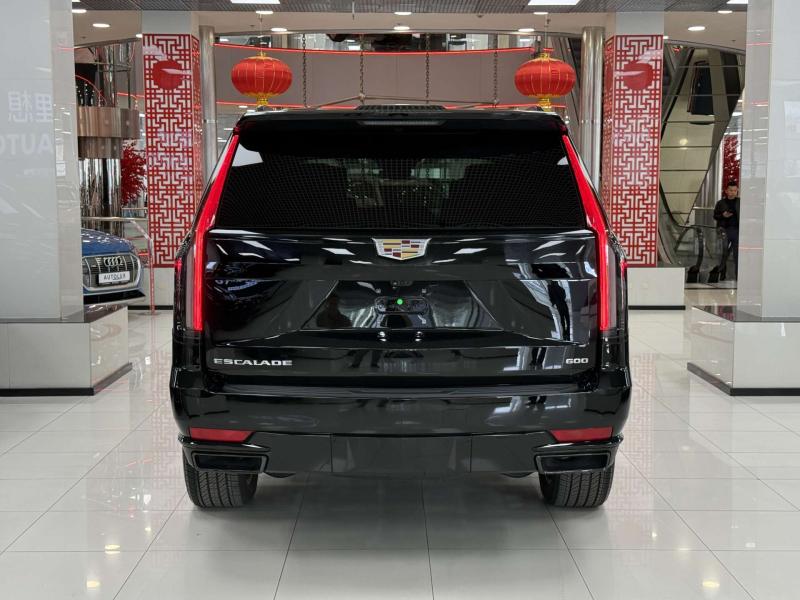 Cadillac Escalade V Рестайлинг Бензин 6.2 л. 420 л.с. автомат полный