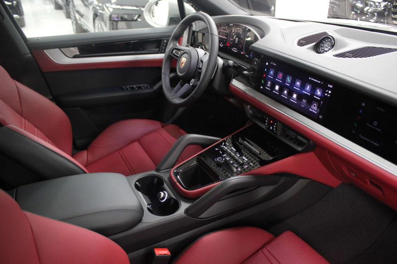 Porsche Cayenne III Рестайлинг Гибрид 4 л. 739 л.с. автомат полный