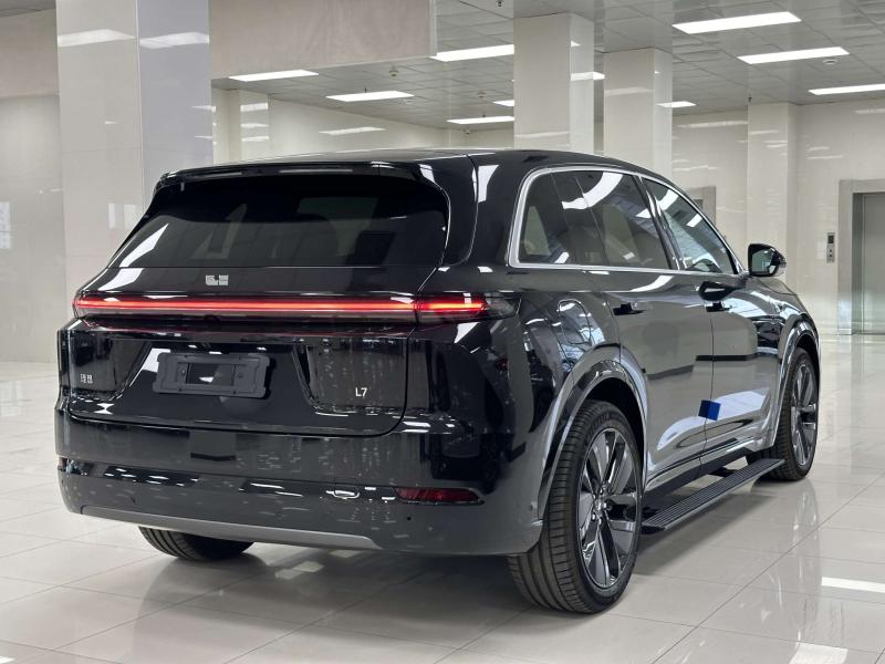 LiXiang L7 I Рестайлинг Гибрид 1.5 л. 449 л.с. автомат полный
