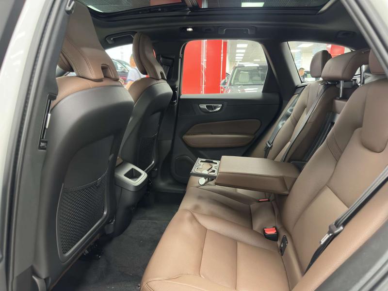 Volvo XC60 2 поколение [рестайлинг] 2.0 AT (250 л.с.)