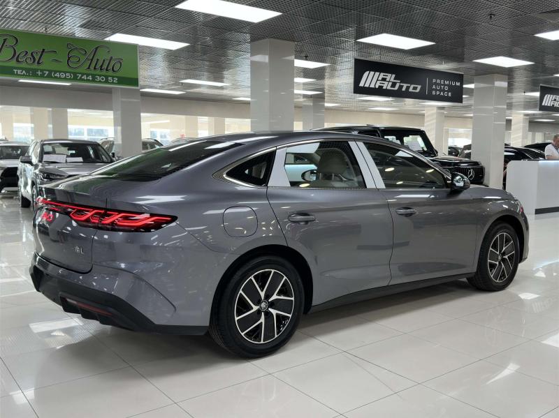 BYD Qin III Гибрид 1.5 л. 163 л.с. автомат передний